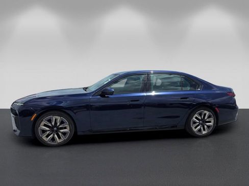 Certified 2023 BMW 760i xDrive AWD/4WD image 7