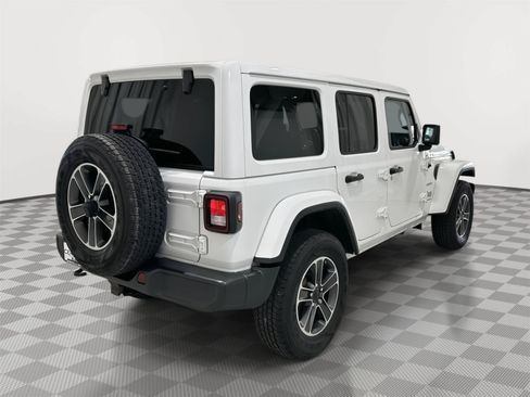Used 2023 Jeep Wrangler Unlimited Sahara w/ Cold Weather Group AWD/4WD image 5