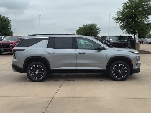 New 2026 Chevrolet Traverse LT w/ Sun and Wheel Package FWD image 9