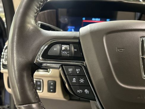 Certified 2023 Lincoln Navigator Reserve AWD/4WD image 12