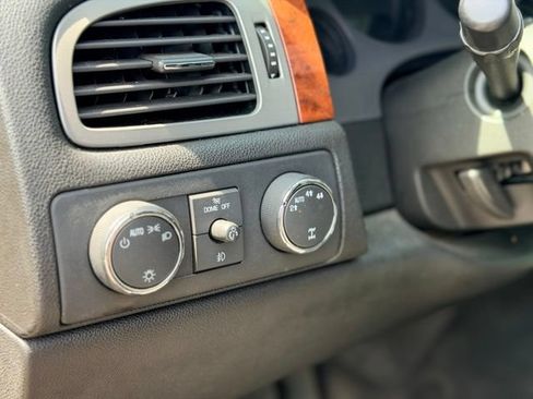 Used 2008 Chevrolet Avalanche LT w/ Convenience Package #1 AWD/4WD image 8
