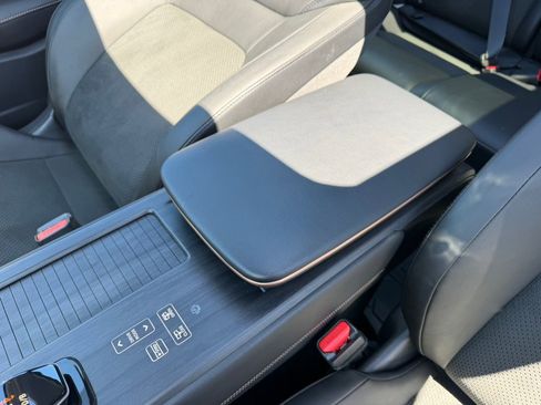 Used 2023 Nissan Ariya FWD image 32