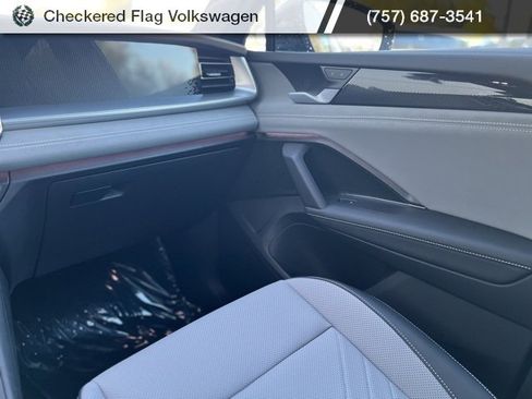 New 2026 Volkswagen Tiguan SE R-Line image 27