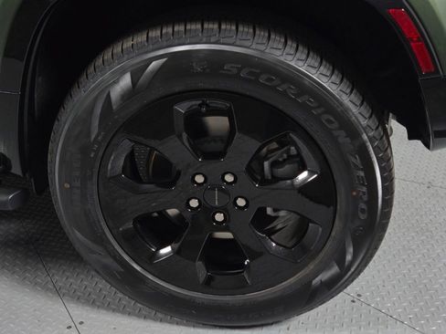 New 2026 Land Rover Defender 110 X-Dynamic SE image 9