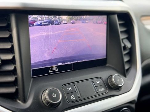 Used 2020 GMC Acadia SLE w/ Driver Convenience Package FWD image 15