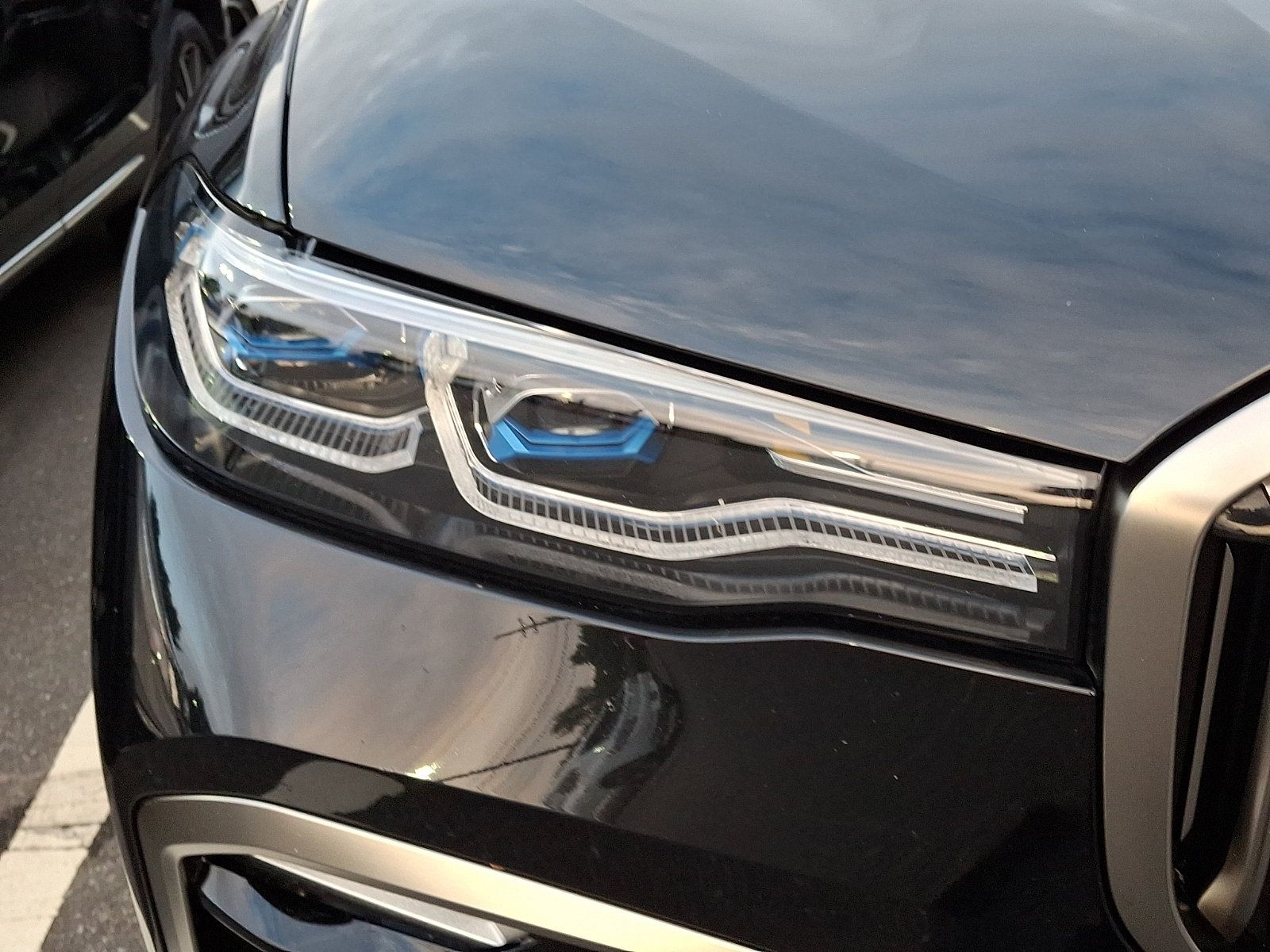 Used 2021 BMW X7 M50i w/ Cold Weather Package AWD/4WD image 9