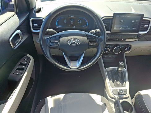 Used 2025 Hyundai Venue SEL FWD image 12