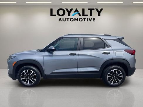 Used 2025 Chevrolet TrailBlazer LT image 2