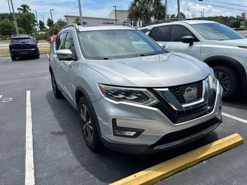 Used 2017 Nissan Rogue SL w/ SL Premium Package FWD image 4