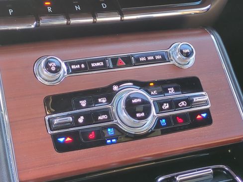 Used 2021 Lincoln Aviator Reserve w/ Equipment Group 202A AWD/4WD image 25