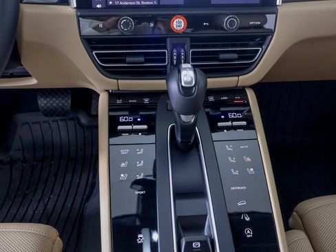 Certified 2026 Porsche Macan AWD/4WD image 24