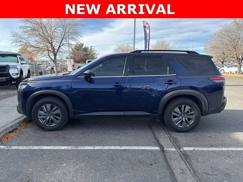 Used 2022 Nissan Pathfinder SV w/ SV Premium Package image 3