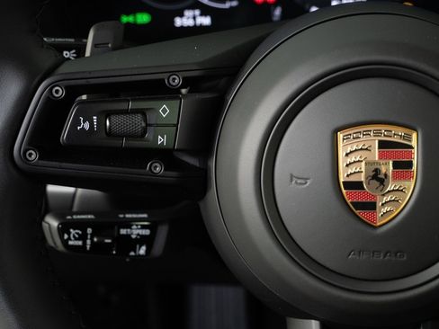 Certified 2025 Porsche 911 Carrera image 10