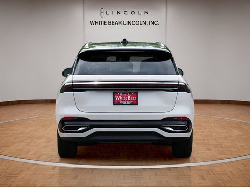 Used 2025 Lincoln Nautilus Reserve AWD/4WD image 6