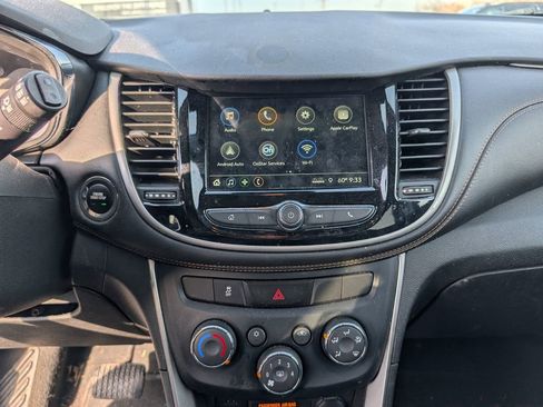 Used 2019 Chevrolet Trax LT w/ LT Convenience Package image 13