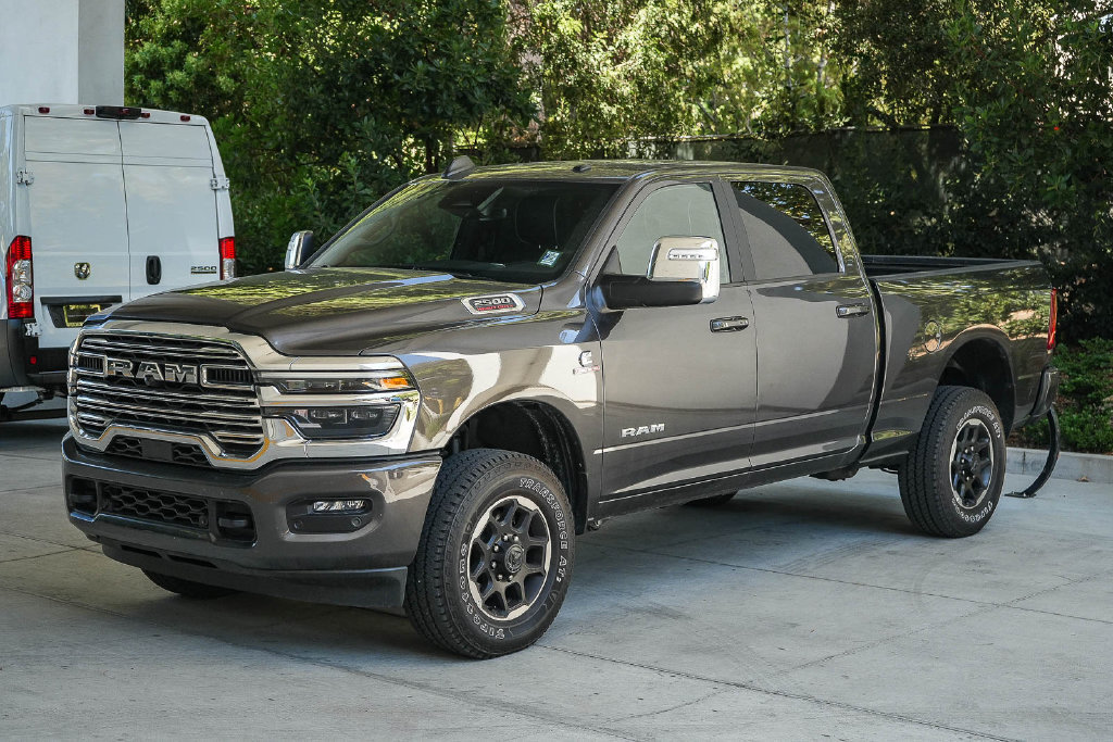 Used 2026 RAM 2500 Laramie AWD/4WD image 3