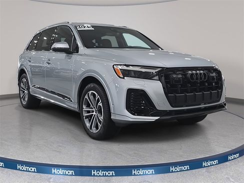 Certified 2025 Audi Q7 2.0T Premium w/ Convenience Plus Package image 3