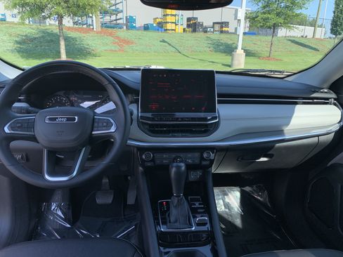 Certified 2022 Jeep Compass Limited AWD/4WD image 30