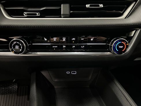 New 2026 Chevrolet Equinox LT image 18