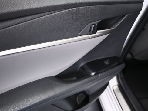 Used 2025 Toyota Camry SE w/ Convenience Package image 15