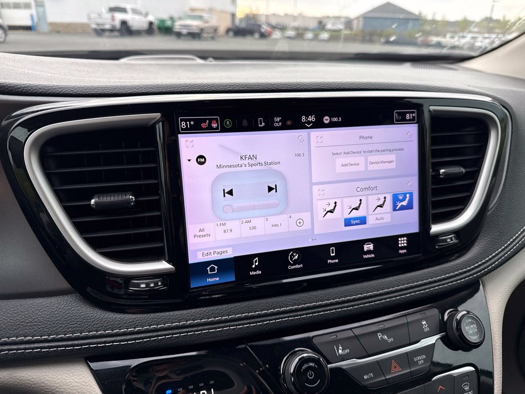 Used 2023 Chrysler Pacifica Touring-L FWD image 14