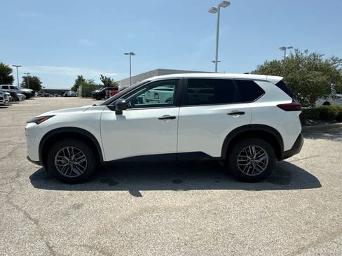 Used 2023 Nissan Rogue S AWD/4WD image 2