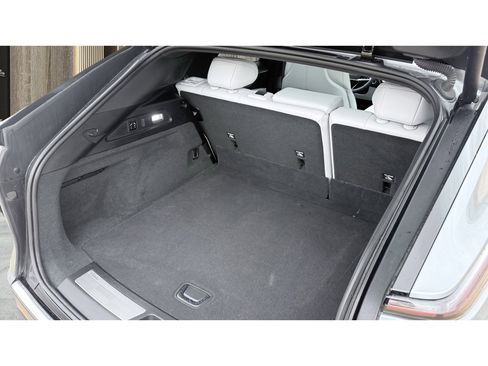 Used 2024 Cadillac Lyriq Luxury image 15