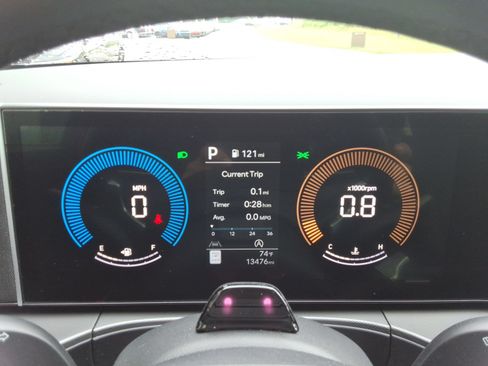 Used 2025 Hyundai Santa Fe SEL FWD image 14