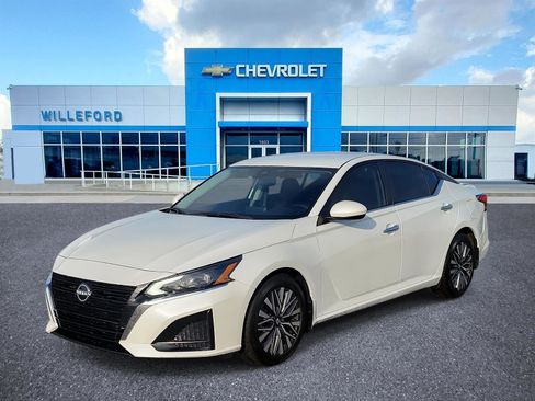 Used 2023 Nissan Altima 2.5 SV image 1