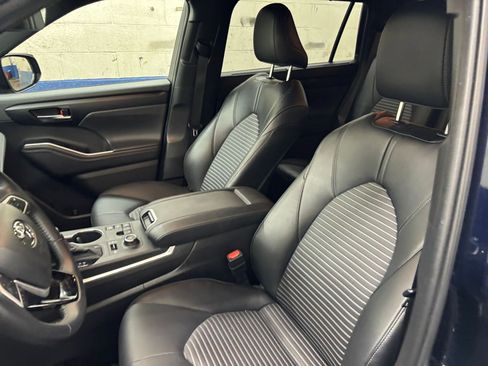 Used 2025 Toyota Highlander XSE AWD/4WD image 25