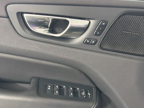 Certified 2023 Volvo XC60 B5 Plus AWD/4WD image 18