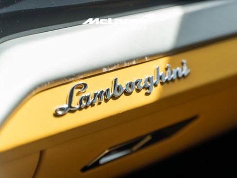 Used 2021 Lamborghini Urus AWD/4WD image 20