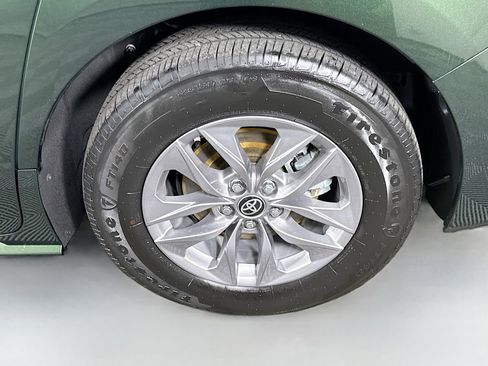 Certified 2023 Toyota Sienna XLE AWD/4WD image 35