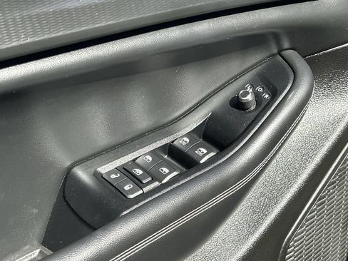 Used 2023 Jeep Grand Cherokee Laredo AWD/4WD image 21