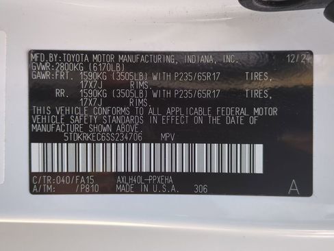 Used 2025 Toyota Sienna LE image 37