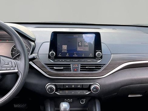 Used 2025 Nissan Altima 2.5 SV FWD image 10