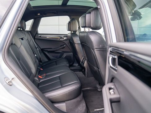 Certified 2025 Porsche Macan image 24