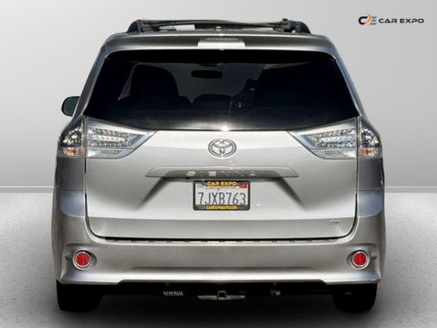 Used 2015 Toyota Sienna SE image 6