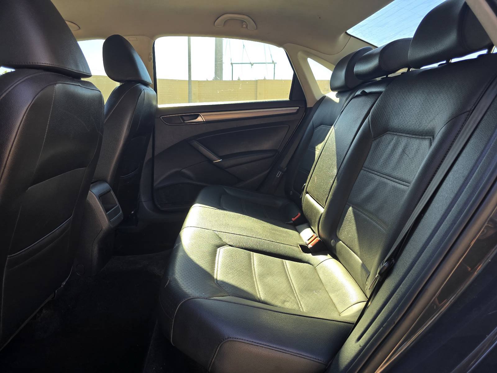 Used 2018 Volkswagen Passat 2.0T R-Line FWD image 10