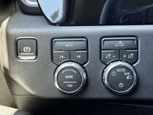 New 2026 GMC Sierra 1500 SLE AWD/4WD image 16