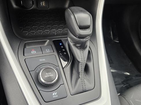 Used 2024 Toyota RAV4 XLE AWD/4WD image 19