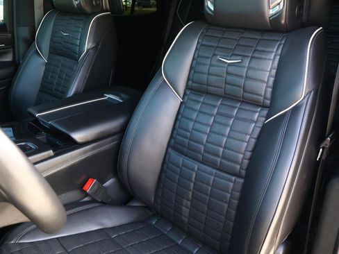 Used 2024 Cadillac Escalade V w/ LPO, ONYX Package image 21