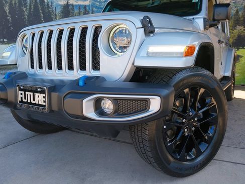 Used 2023 Jeep Wrangler Unlimited Sahara w/ Cold Weather Group AWD/4WD image 8