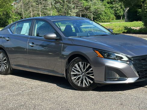 Certified 2023 Nissan Altima 2.5 SV w/ SV Premium Package image 1