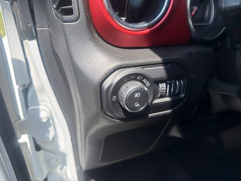 Used 2022 Jeep Gladiator Rubicon w/ Cold Weather Group AWD/4WD image 16