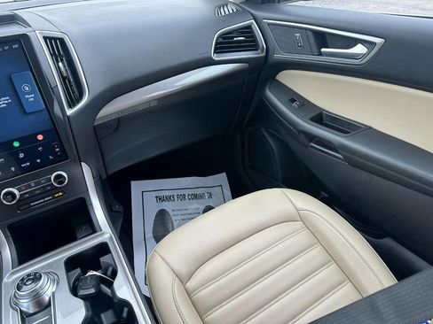 Used 2024 Ford Edge SEL w/ Convenience Package image 17