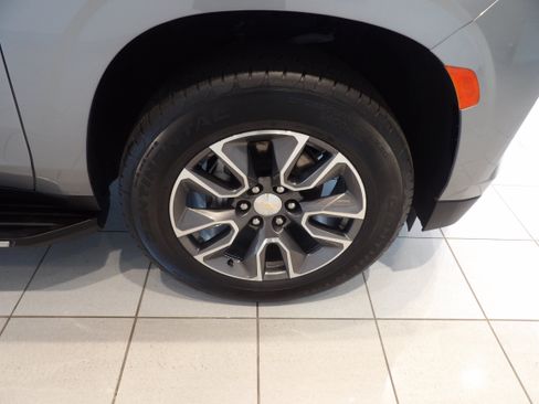 Used 2024 Chevrolet Tahoe LT w/ Luxury Package AWD/4WD image 28