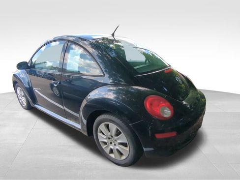 Used 2008 Volkswagen Beetle S FWD image 4
