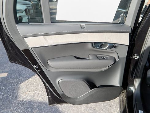New 2026 Volvo XC90 B6 Ultra w/ Protection Package image 18