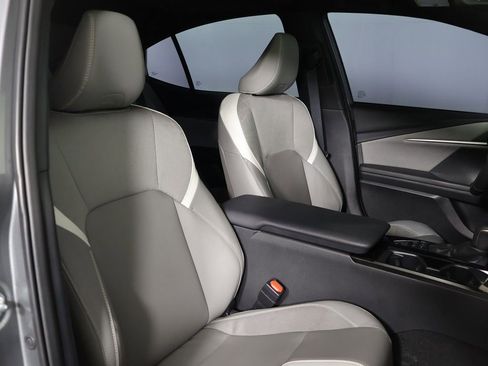 Used 2025 Toyota Camry SE w/ Convenience Package image 28